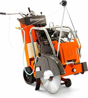 Резчик швов HUSQVARNA FS-524 в прокат в Омске. У нас лучшая цена за сутки! Возможность взять в аренду с выгодной скидкой до 40% при экспресс доставке 24/7. И помните, ночью стоимость еще дешевле на 30%! #арендапрокат #виброплита #выгодно